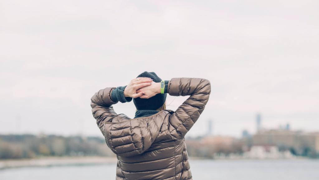 vrouw-handen-op-achterhoofd-stress-symptomen