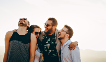 vrienden-lachen-humor-tips