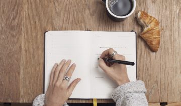 notitieboek-schrijven-croissant-dankbaarheid