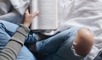 vrouw-boek-lezen-jezelf-openstellen