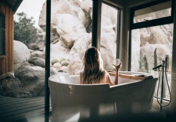 woman-bath-wine-overstimulated